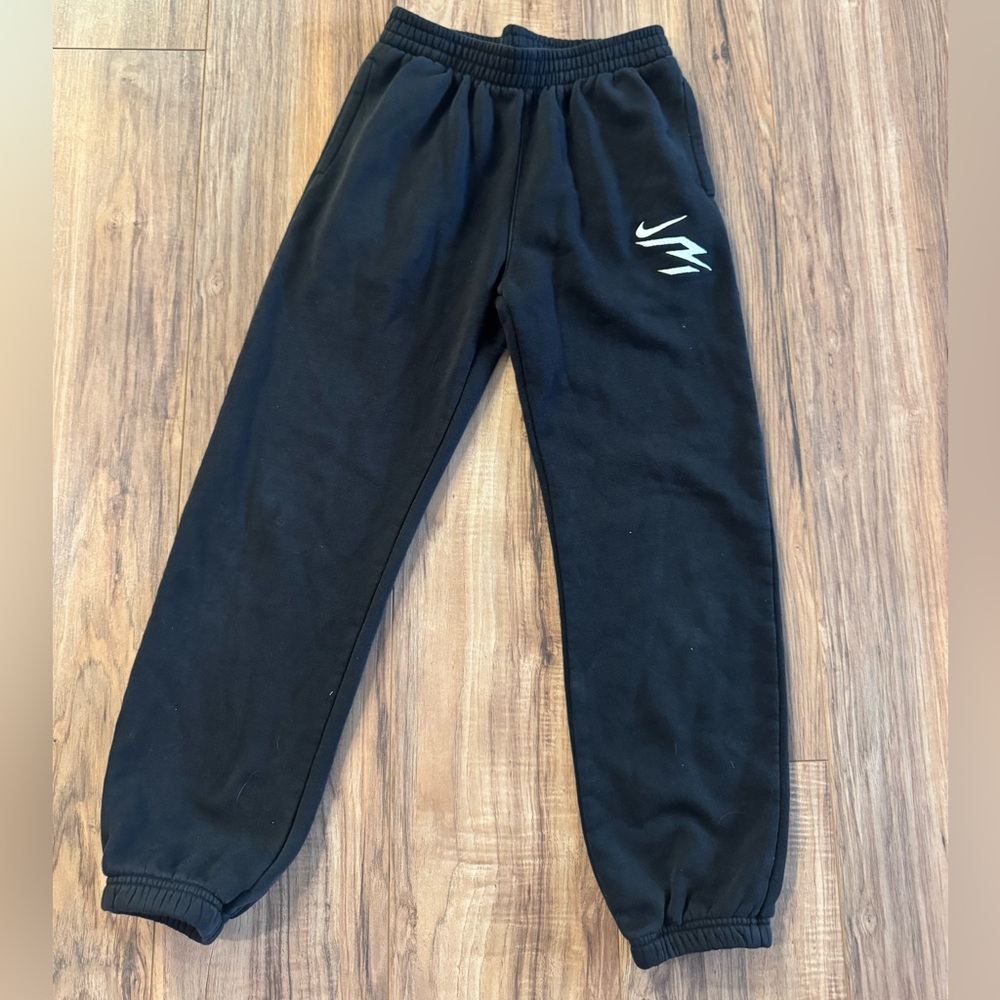 Nike Kids Black Jogger Pants. Youth Large